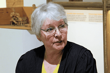 Petrozsényi eszter365x242