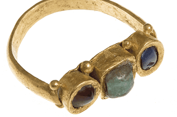 Drágakővel és gránáttal díszített fejes aranygyűrű 365x242